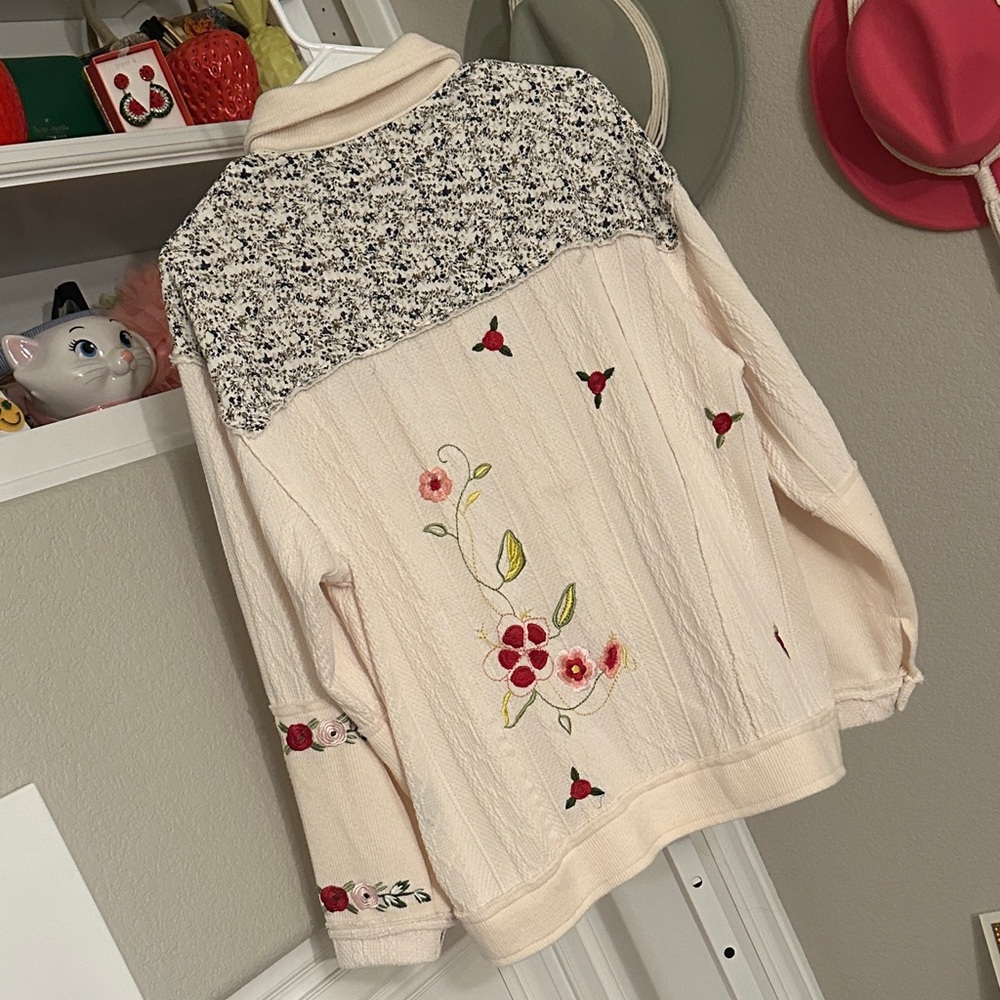 POL Floral Embroidered Women's Jacket - Picture 5 of 15